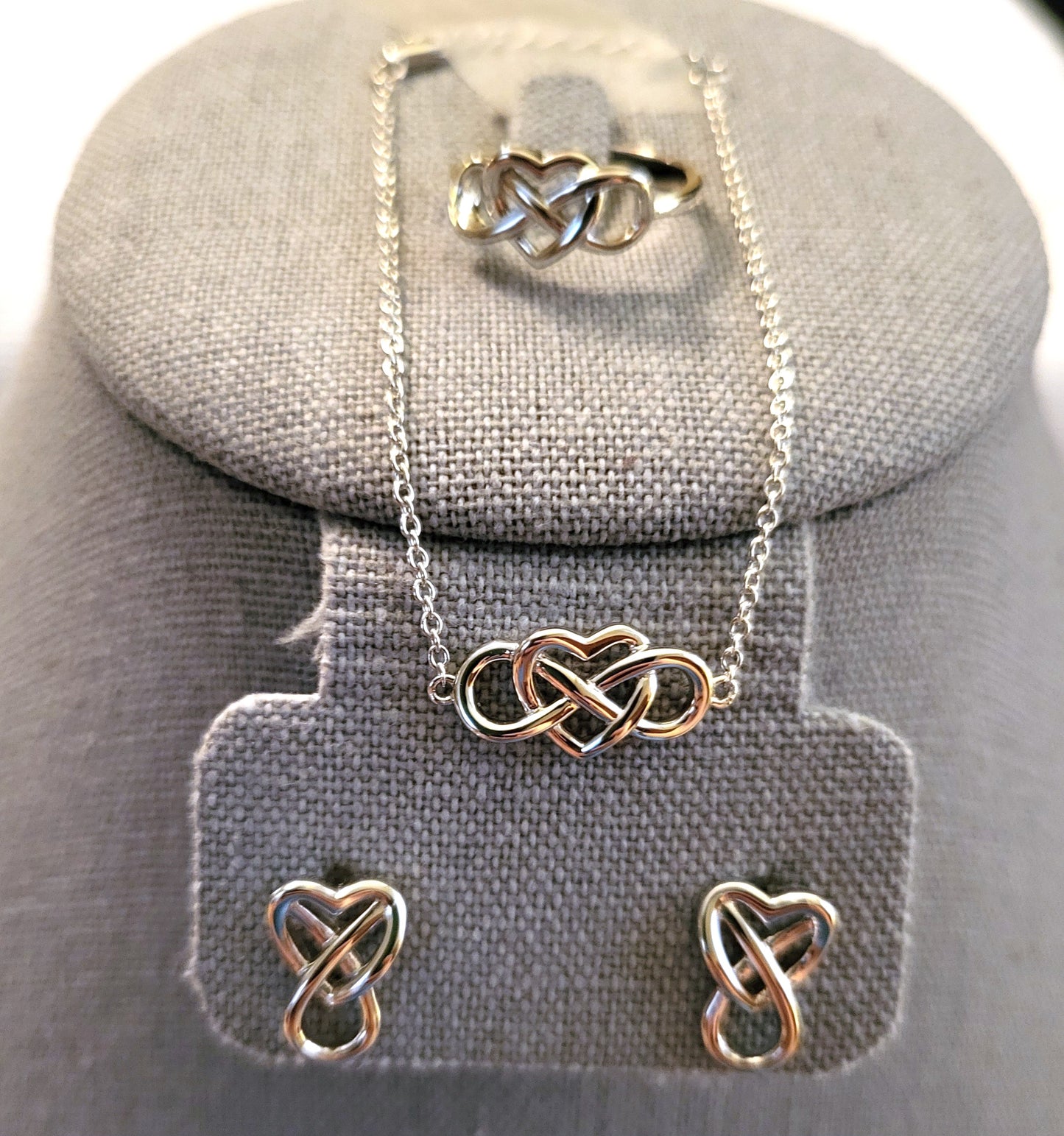 Brooke: Rhodium-plating .925 Sterling Heart Infinity Bracelet