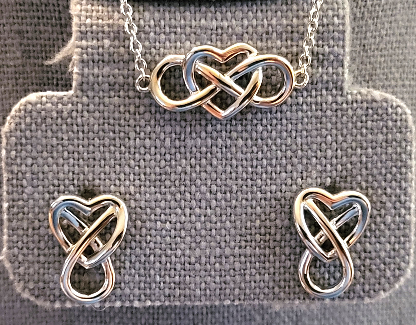 Brooke: Rhodium-plating .925 Sterling Heart Infinity Bracelet