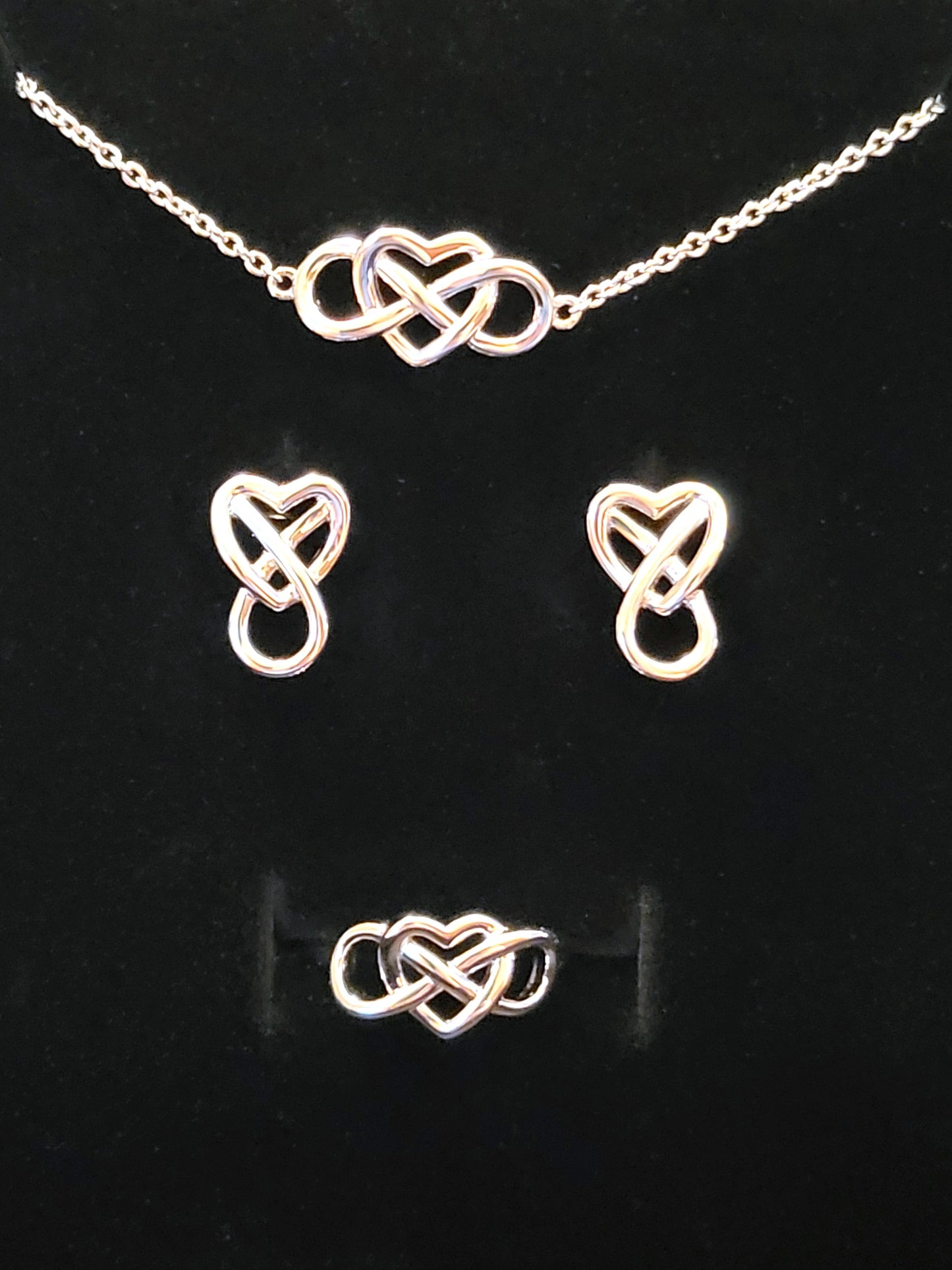 Brooke: Rhodium-plating .925 Sterling Heart Infinity Bracelet