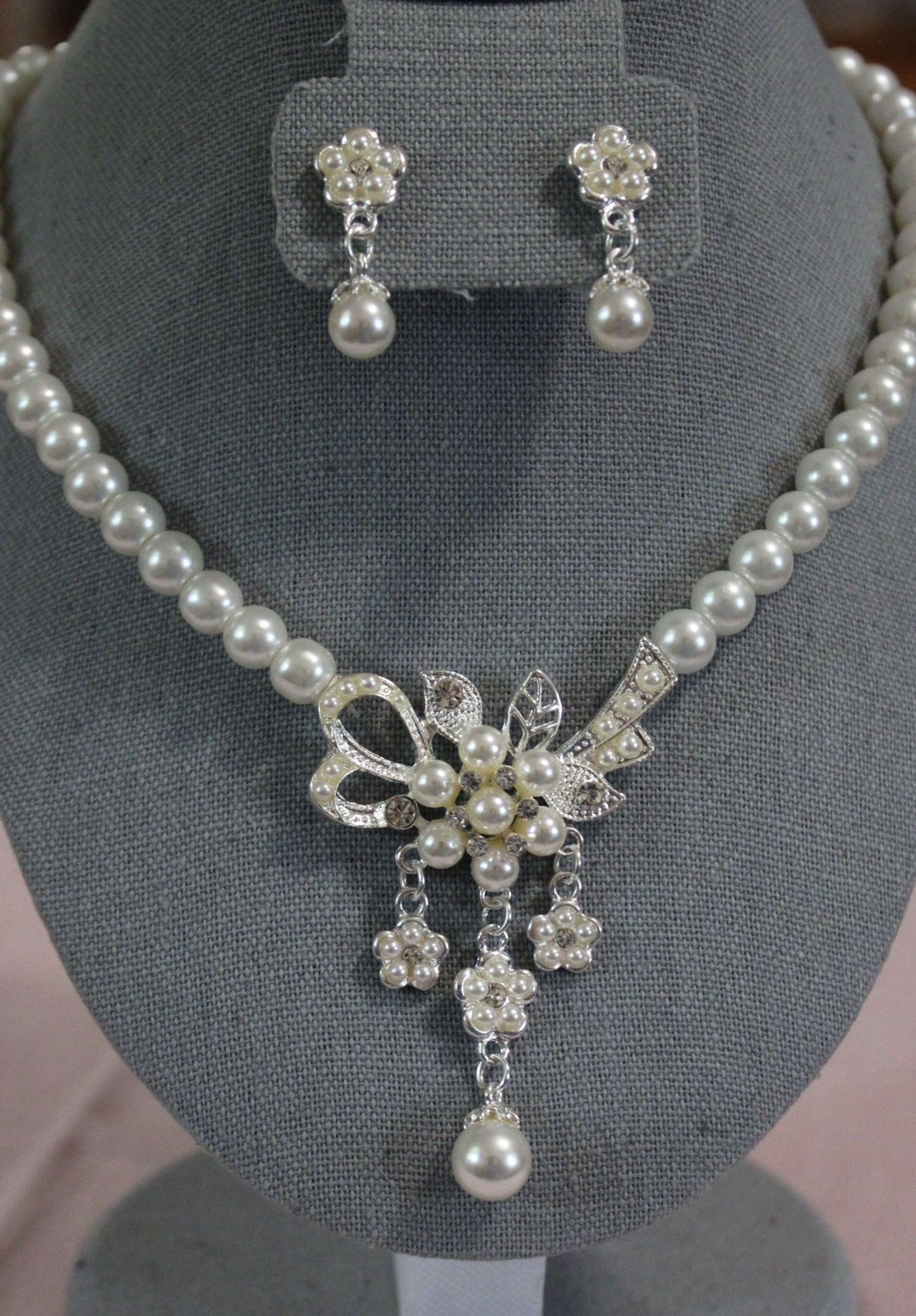 Suzanne: Pearls with Flower and Ribbon Set image 1