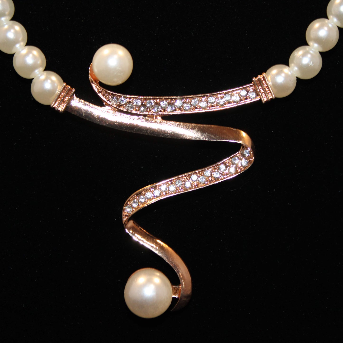 Sandra: Pearl Choker with Gold Diamond Accent Set