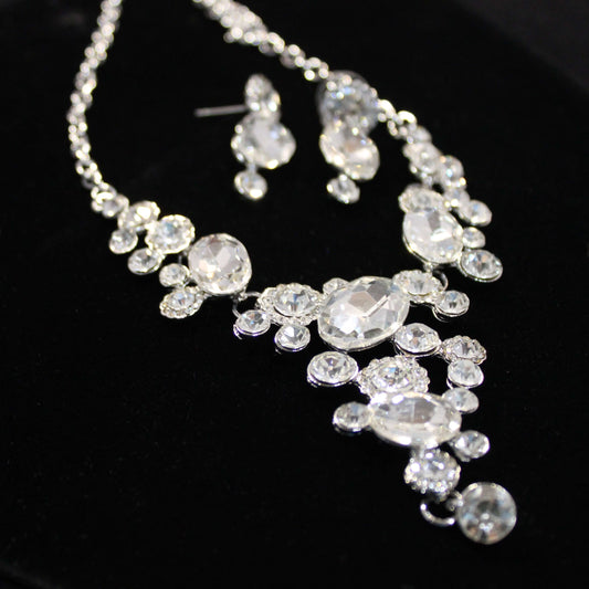 Mildred: Oval and Round Diamond V-drop Set