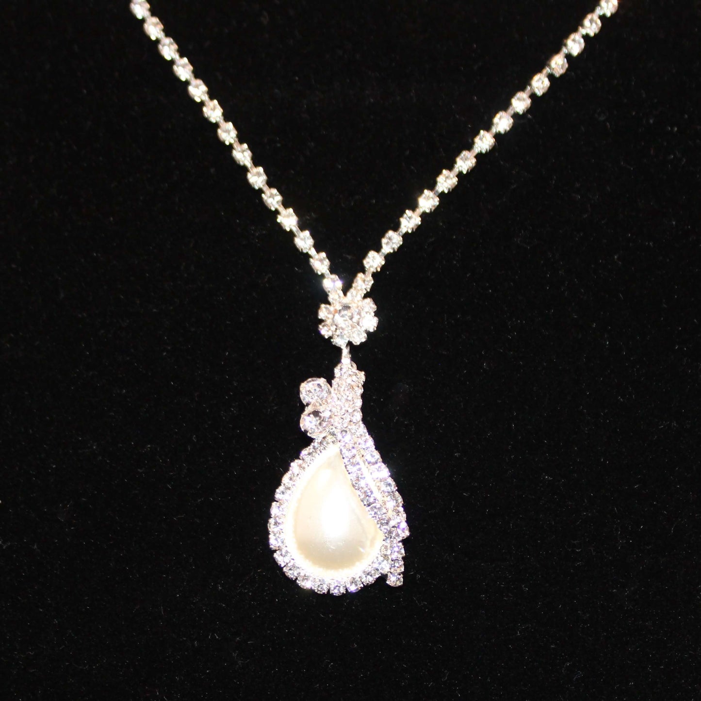 Louise: Teardrop Pearl with Diamond Set