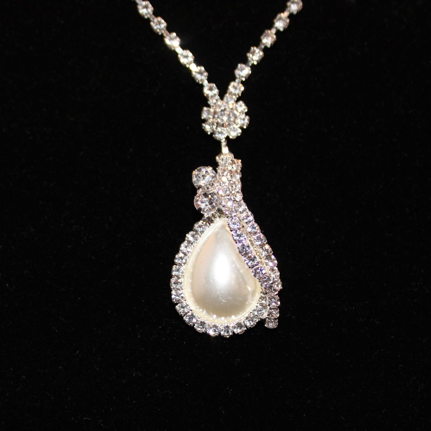 Louise: Teardrop Pearl with Diamond Set