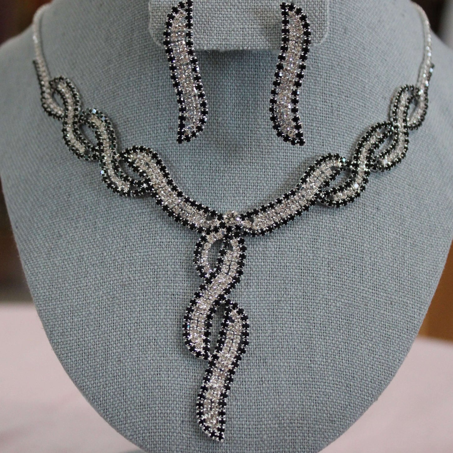 Marjorie: Black and White Diamond Ribbon Set