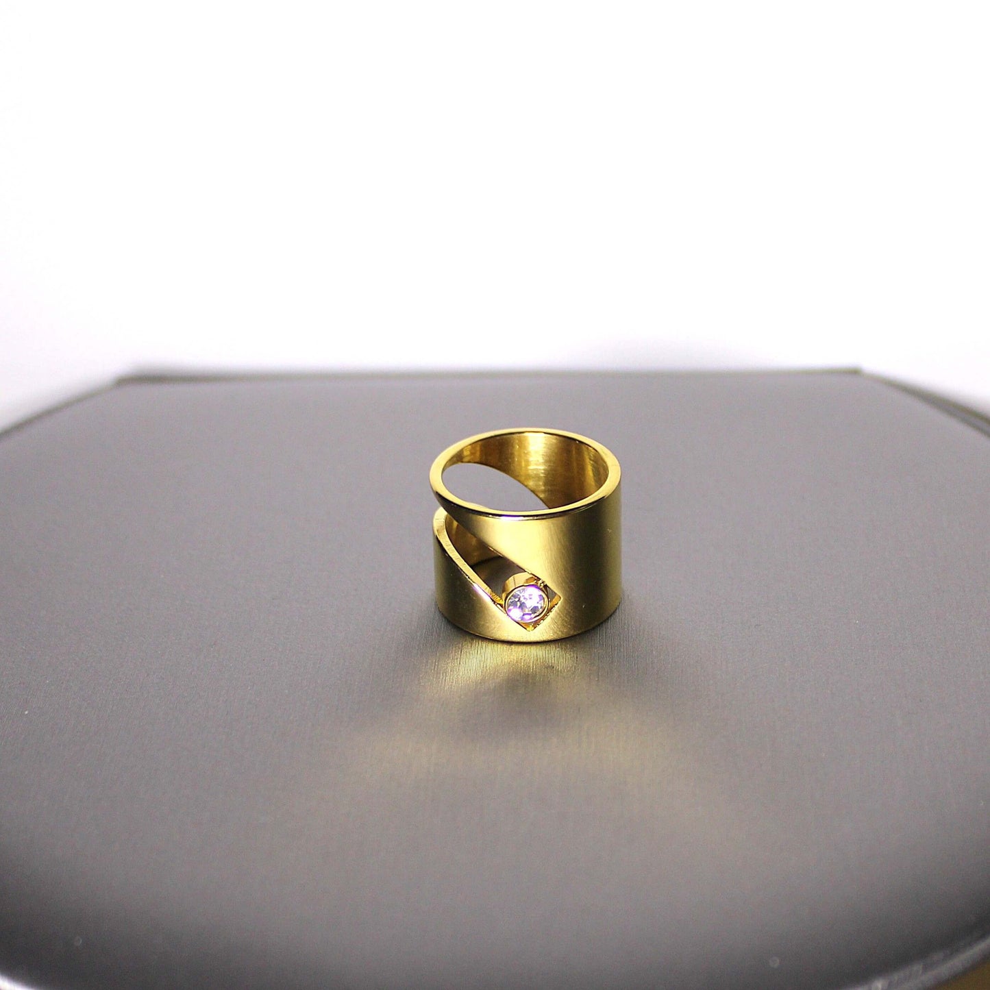 18k Gold-plated Stainless Cut Band Ring with Crystal