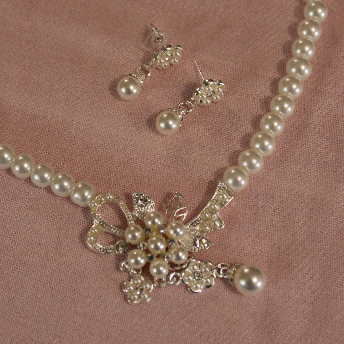 Suzanne: Pearls with Flower and Ribbon Set image 7