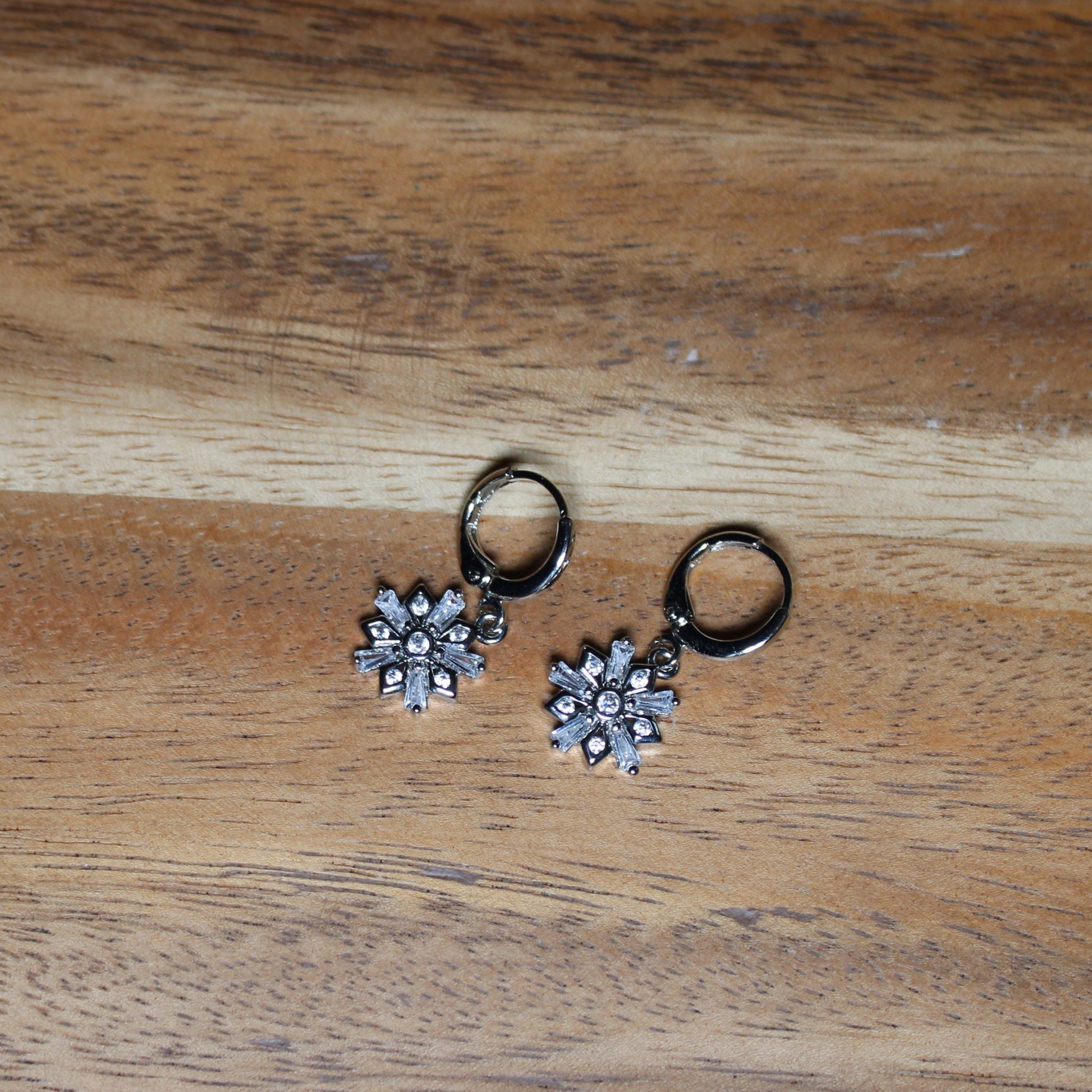 Silver Snowflake Necklace and Earring Set image 1