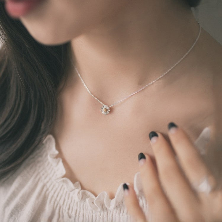 .925 Sterling Silver Flower Pendant Necklace