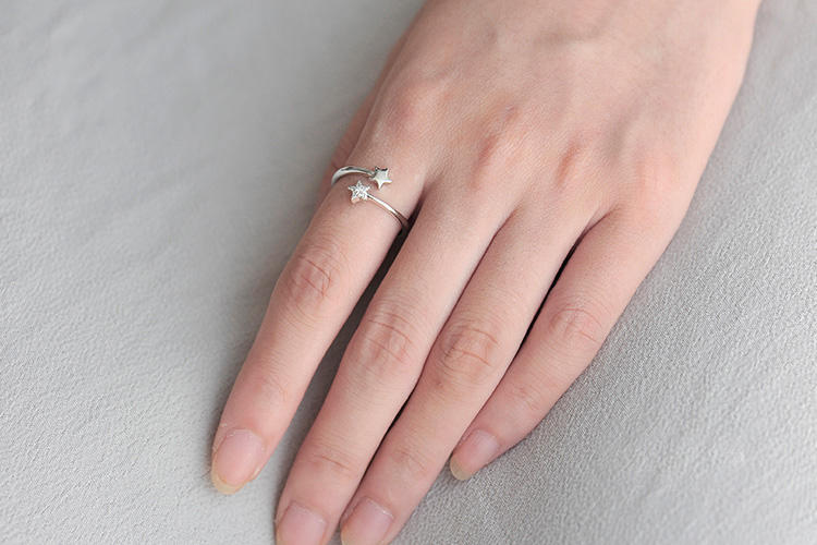 Rhodium-plated Silver Star Ring with Cubic Zirconia Accents