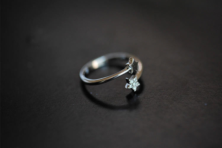 Rhodium-plated Silver Star Ring with Cubic Zirconia Accents