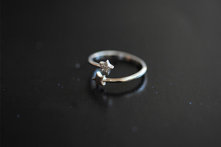 Rhodium-plated Silver Star Ring with Cubic Zirconia Accents